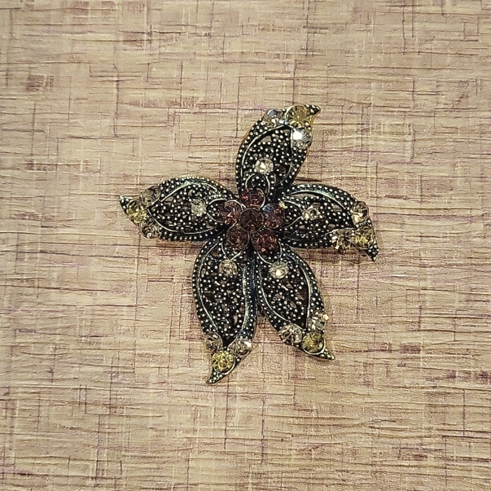 Vintage Starfish Style Flower Brooch Pin
